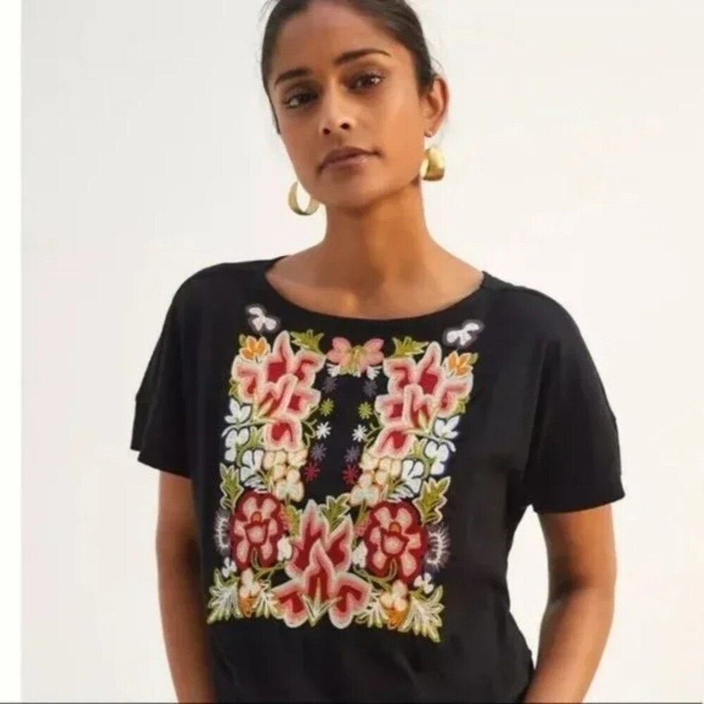 Anthropologie Tiny Embroidered Floral Tee Blouse Black XS NWT - Picture 2 of 9